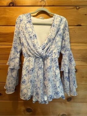 Altar’d State Floral Wrap Romper in Blue and White w/ Statement Sleeves size S